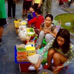 Saigon - Straßenverkäuferinnen überall